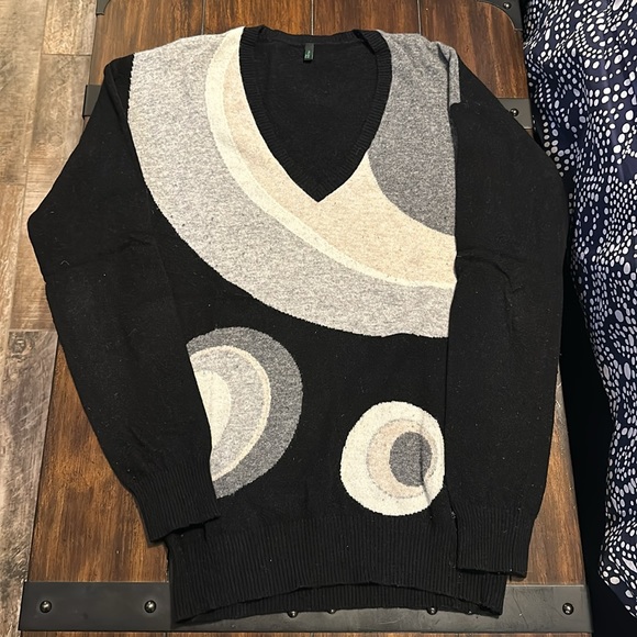 United colors of Benetton/ black and gray sweater. Size M - Picture 7 of 9